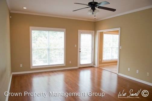 Building Photo - 1716 Springhill Dr