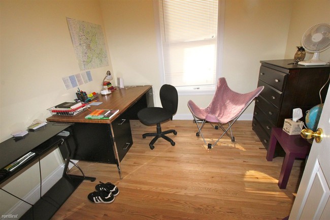 Foto del edificio - 4 br, 2 bath  - 410 S Division St Apt 1 #1