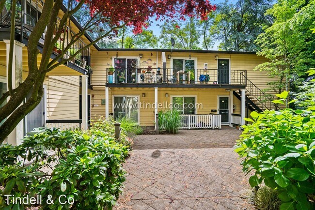 Building Photo - 2 br, 1 bath House - 3531 SW Troy St #11