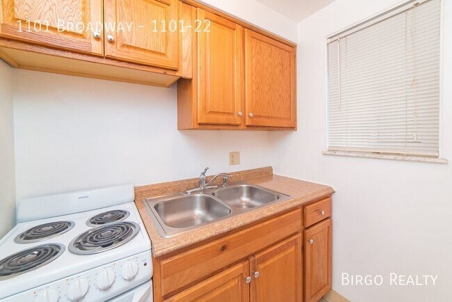 Foto del edificio - Studio Avaialble Now!  1 month free and no...
