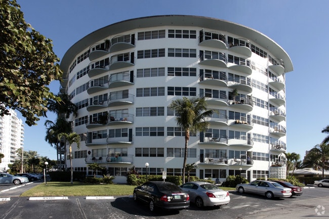 Building Photo - Le Cercle Condominiums