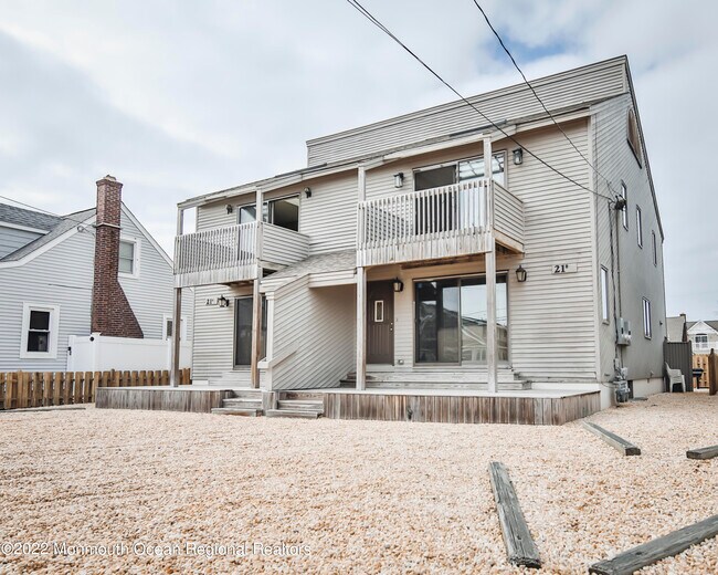 21 Brown Ave Unit 2 (B), Lavallette, NJ 08735 Condo for Rent in