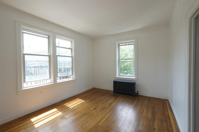 Building Photo - 573 Ave E