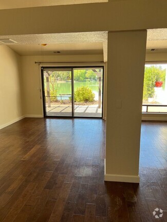 Building Photo - 813 Lake Terrace Cir