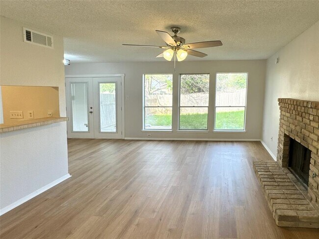 Foto del edificio - 12136 Thompkins Dr