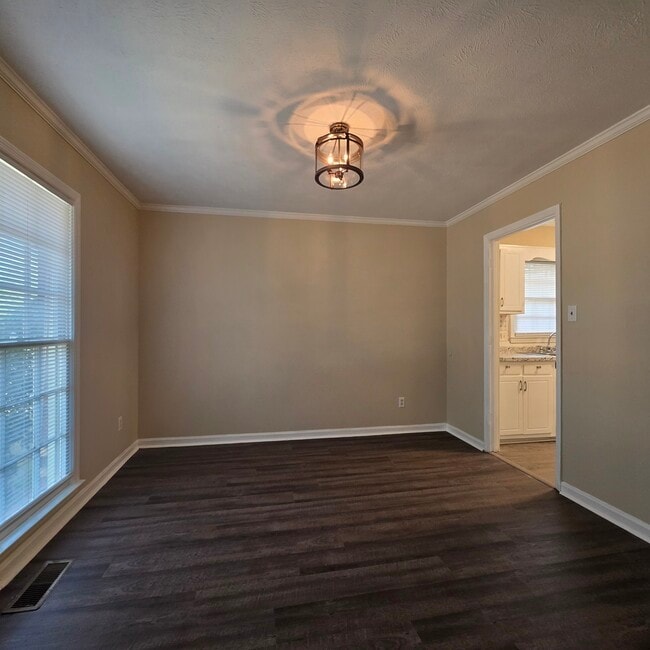 Foto del edificio - 2802 Reeves Ln