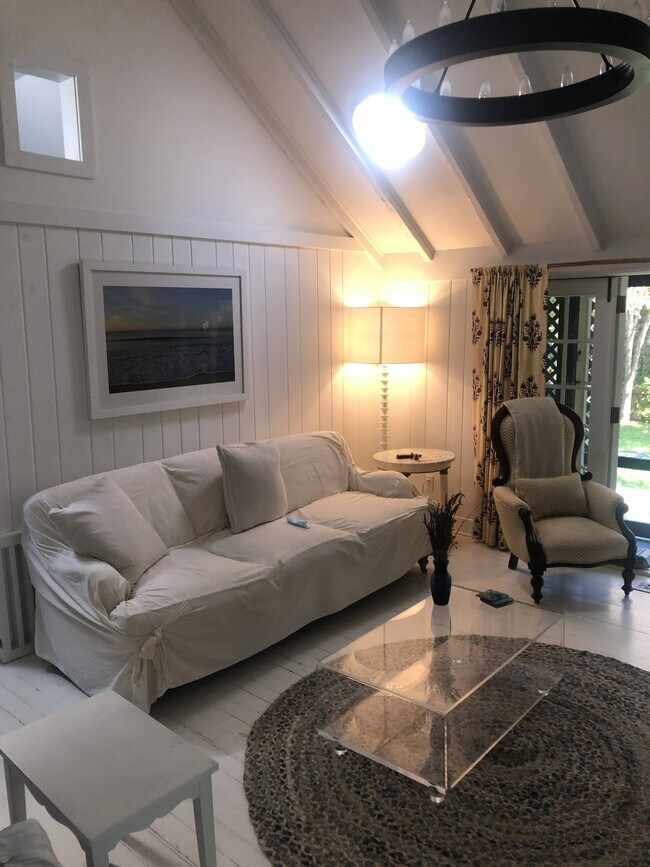 Building Photo - 11 Miller Ln W