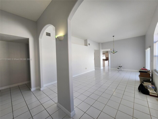 Building Photo - 986 NW 136 Ct