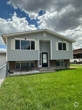 Building Photo - 1545 Barbara Cir