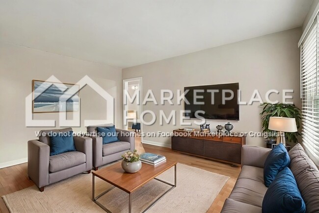 Building Photo - 2851 Akron St