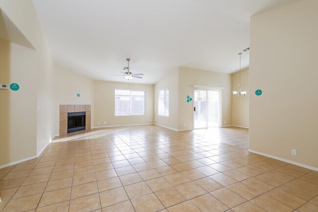 Foto del edificio - 6417 N 81st Dr