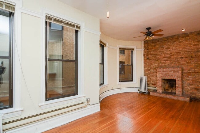 Building Photo - 1217 N Dearborn St