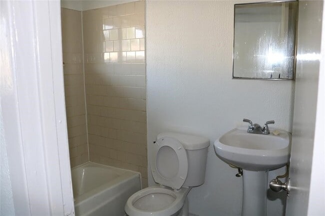 Building Photo - 5409 Suez St