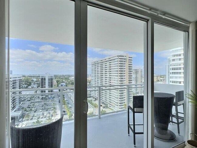 Building Photo - 2030 S Ocean Dr