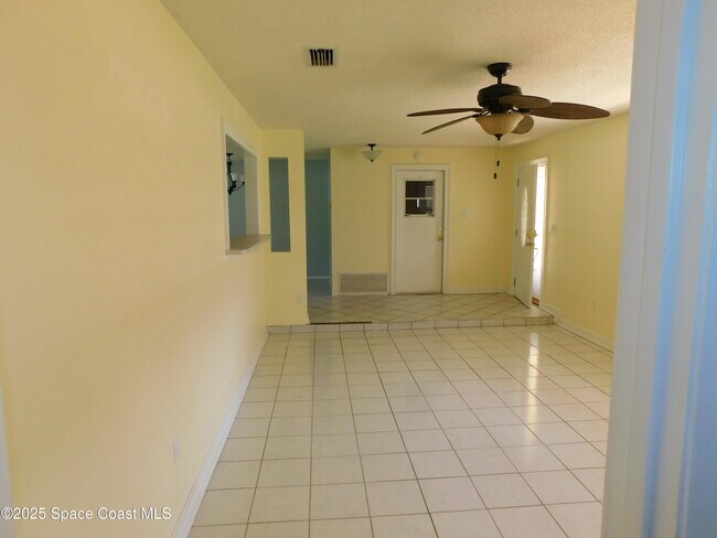 Foto del edificio - 220 Maureen Ave