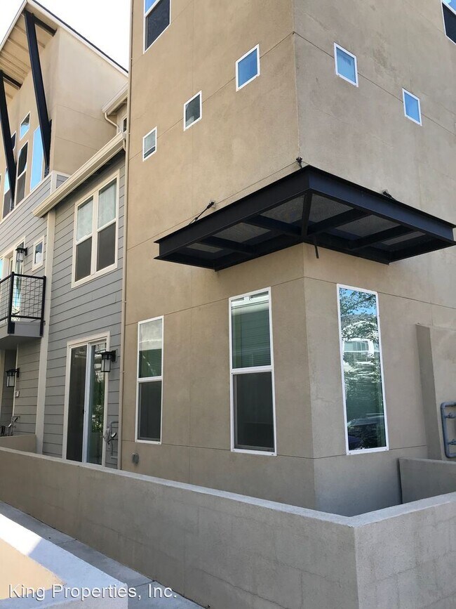 Building Photo - 4 br, 3.5 bath House - 1674 Vine Street