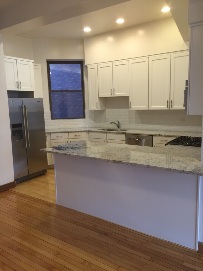 Building Photo - 1130 W Wrightwood Ave