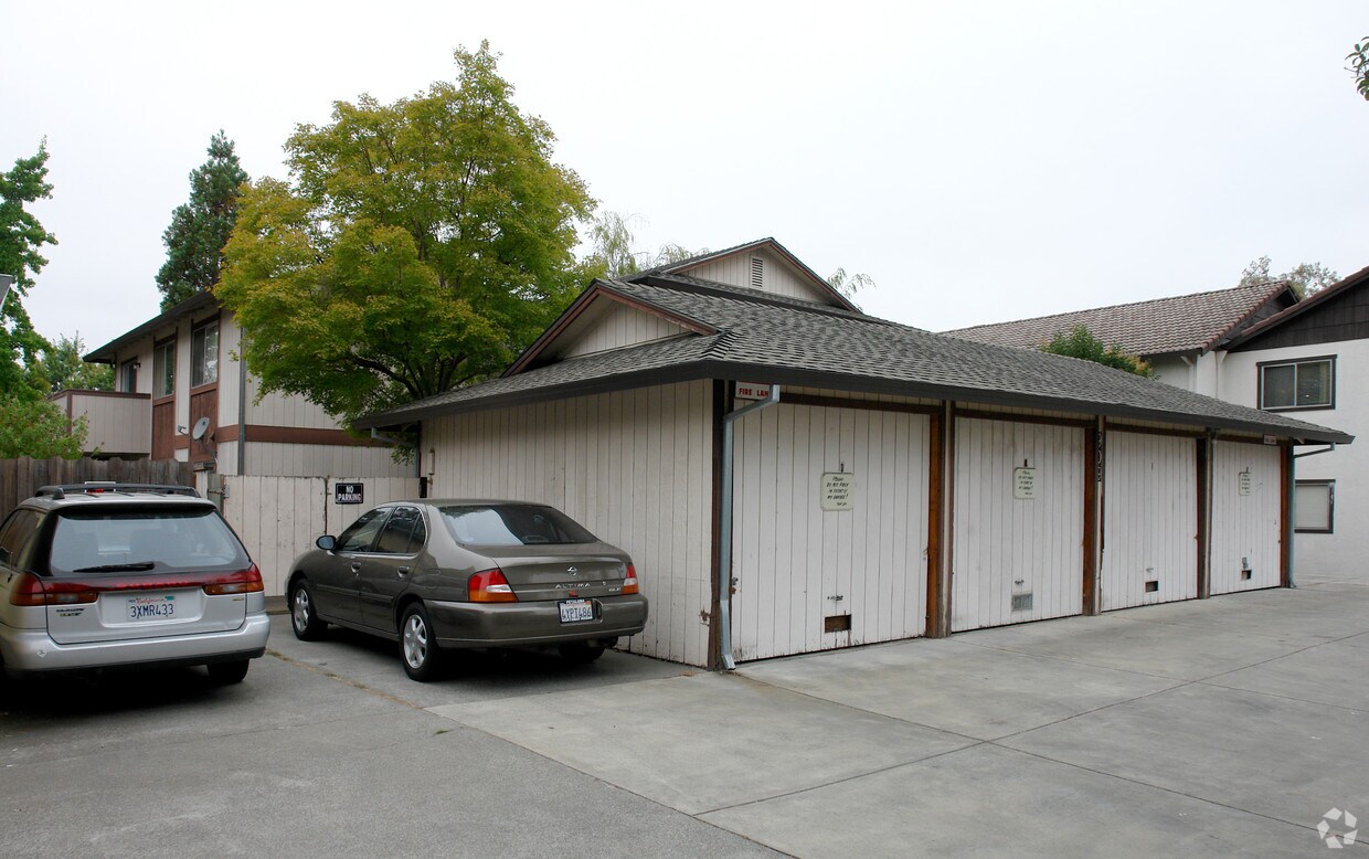 Building Photo - 909 Joanne Ct