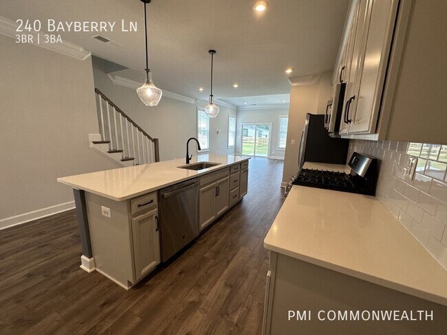 Foto del edificio - 240 Bayberry Ln