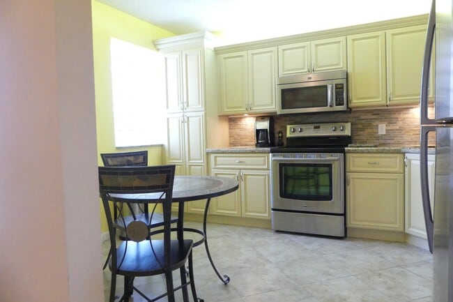 Building Photo - 5155 Europa Dr