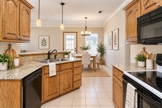 Building Photo - 16141 Rolling Meadows Dr