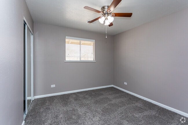 1BR, 1BA - 800SF - Brentwood Manor Apartments