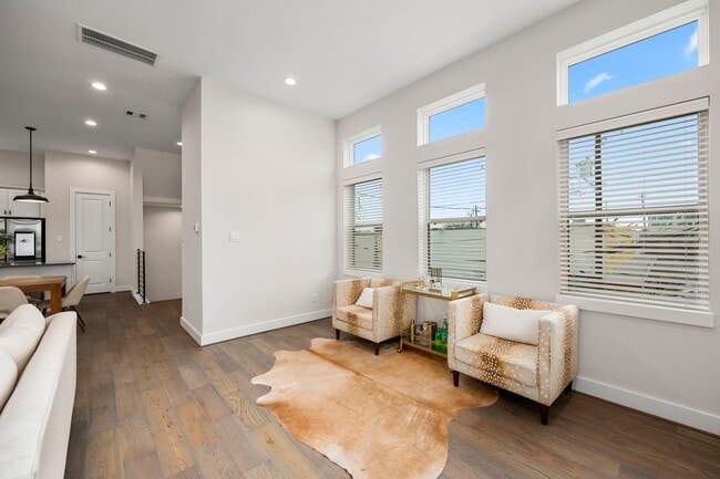 Foto del edificio - 326 Eastwood St