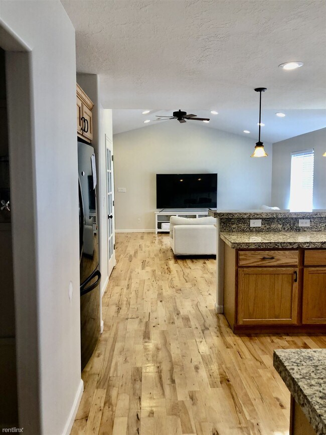 Building Photo - 3 br, 2 bath House - 203 West Ferruginous ...
