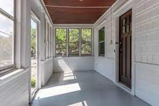 Foto del edificio - 1747 Englewood Ave