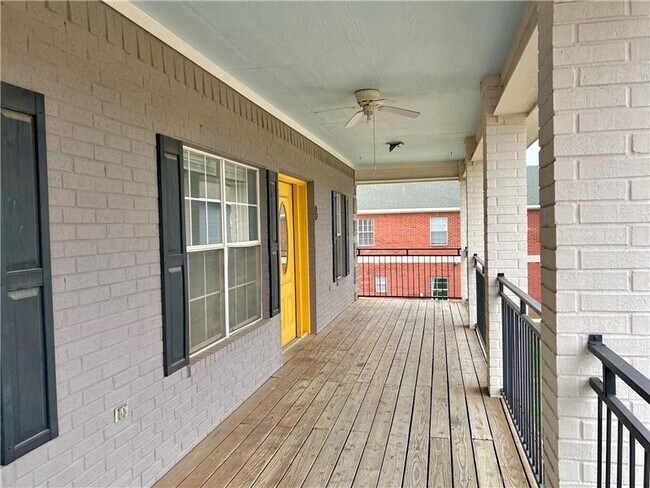 Building Photo - 1609 Wood