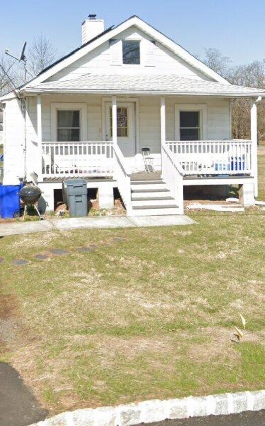Foto principal - 58 Riverview Ave