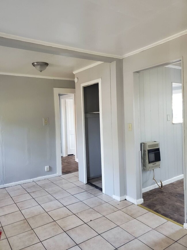 Building Photo - 206 Savannah Ave