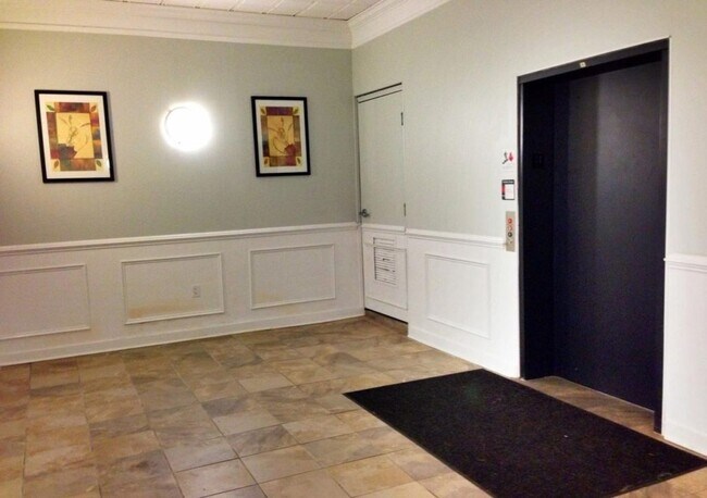 Foto del edificio - Fantastic Northern Liberties Parkview Condo