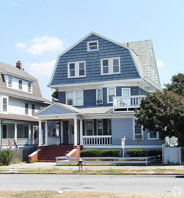 Primary Photo - 148 Beach 94th St