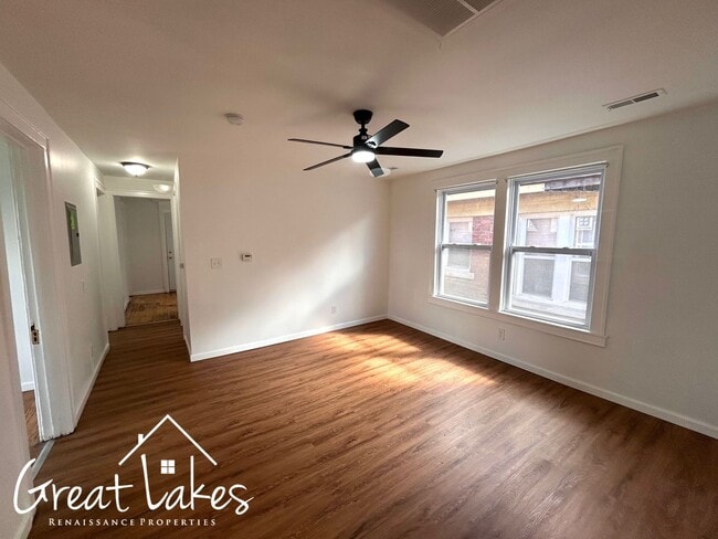 Foto del edificio - Stunning 3 Bedroom 1 Bathroom now availabl...