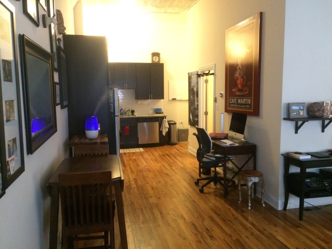 Primary Photo - 1450 N Leavitt St