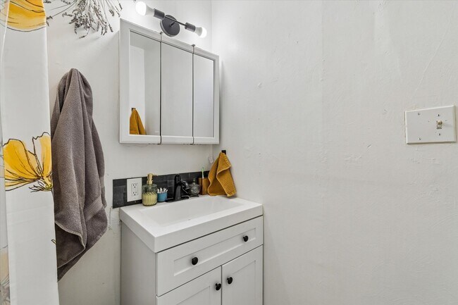 Foto del edificio - 1843 Grove St