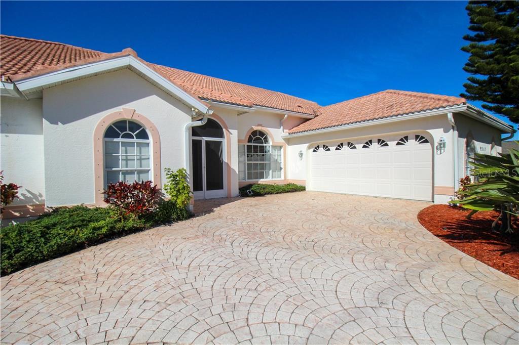 Port Charlotte, 
                        , –