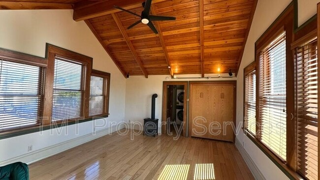 Building Photo - 579 Buchon St