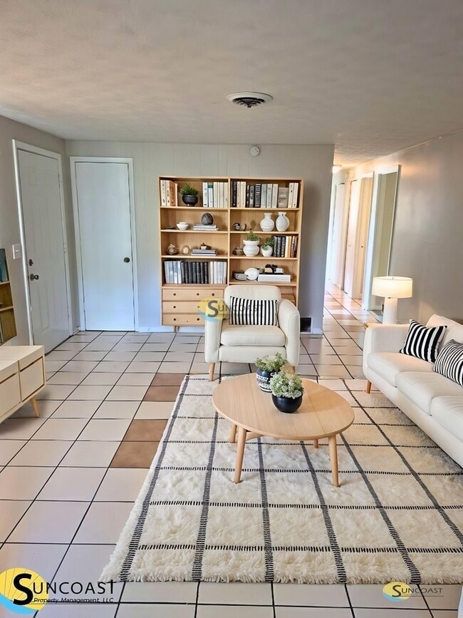 Building Photo - 454 Gano Ct