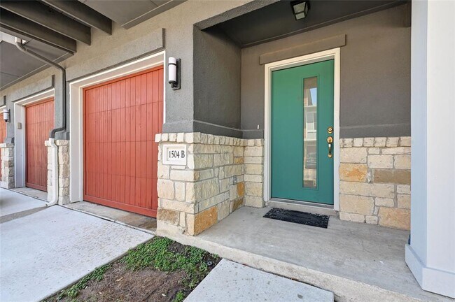 Building Photo - 1504 Lorraine Loop