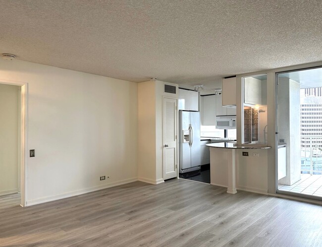 Building Photo - Pet Friendly - Honolulu Park Place 2BR/2BA...
