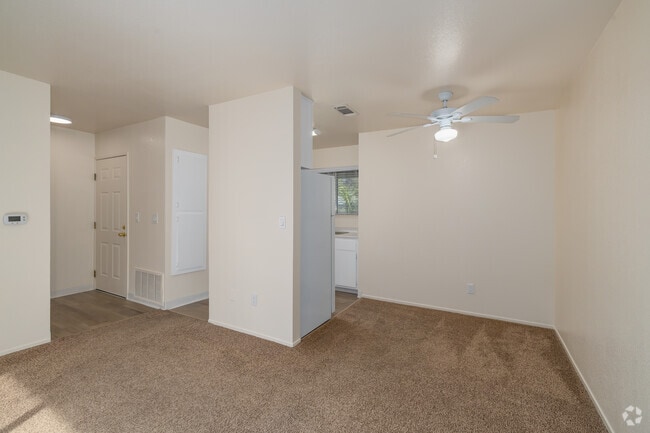 1BR, 1BA - 566SF - with Patio - Dining Room - Valley Oak Apartments