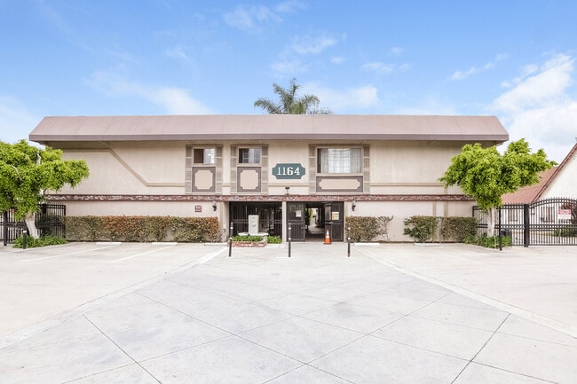 Building Photo - 1164 W Duarte Rd