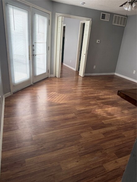 Foto del edificio - 9809 Walnut St