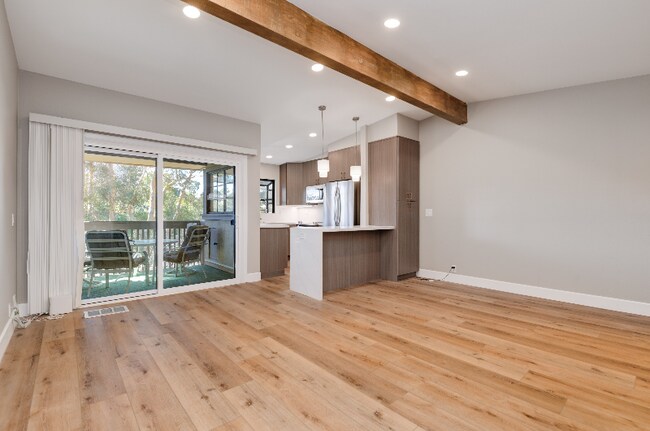 Building Photo - 8860 Villa La Jolla Dr