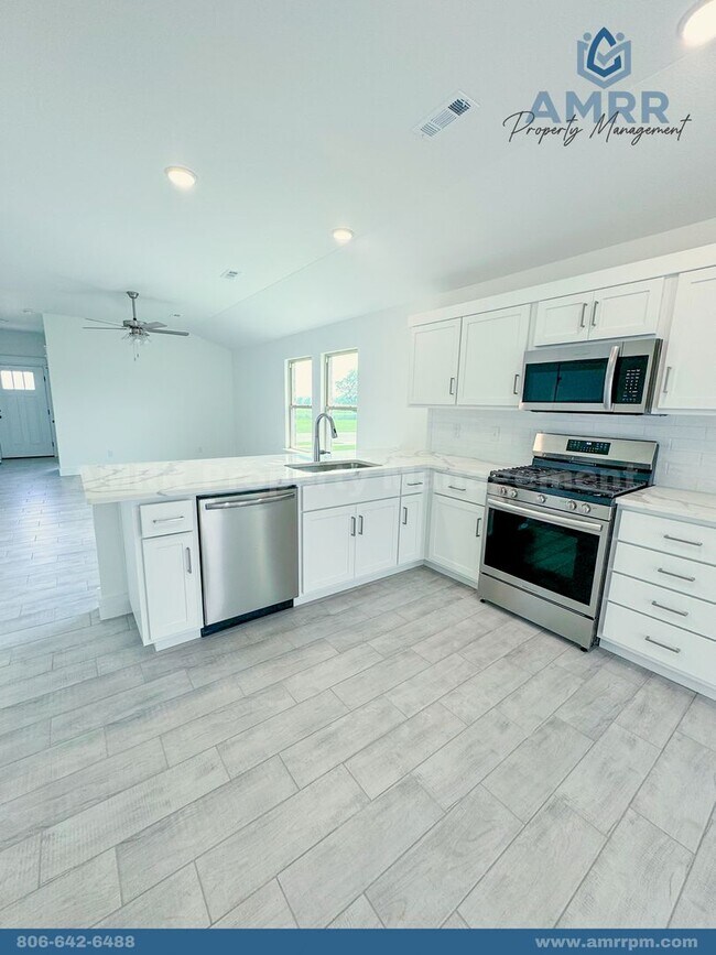 Building Photo - Spacious 4-Bedroom Home – Your Family’s Ne...