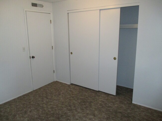 Building Photo - Cozy Three Bedroom Home in North Salem