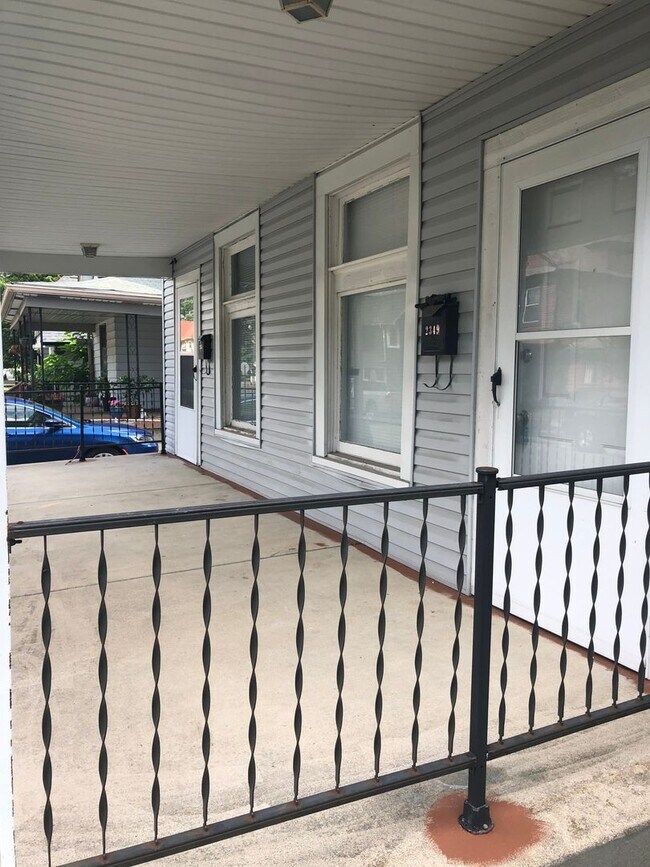 Foto del edificio - Spacious 2 Bedroom Half Double