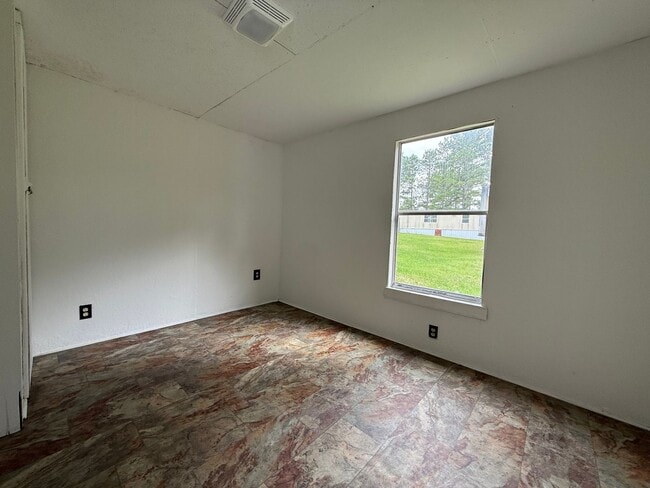 Building Photo - 3 Bedroom Home for Rent